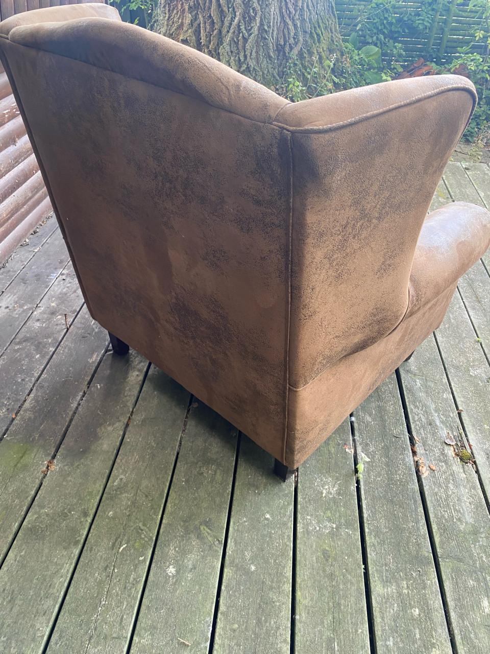 Grote leunstoel. past niet in een auto.