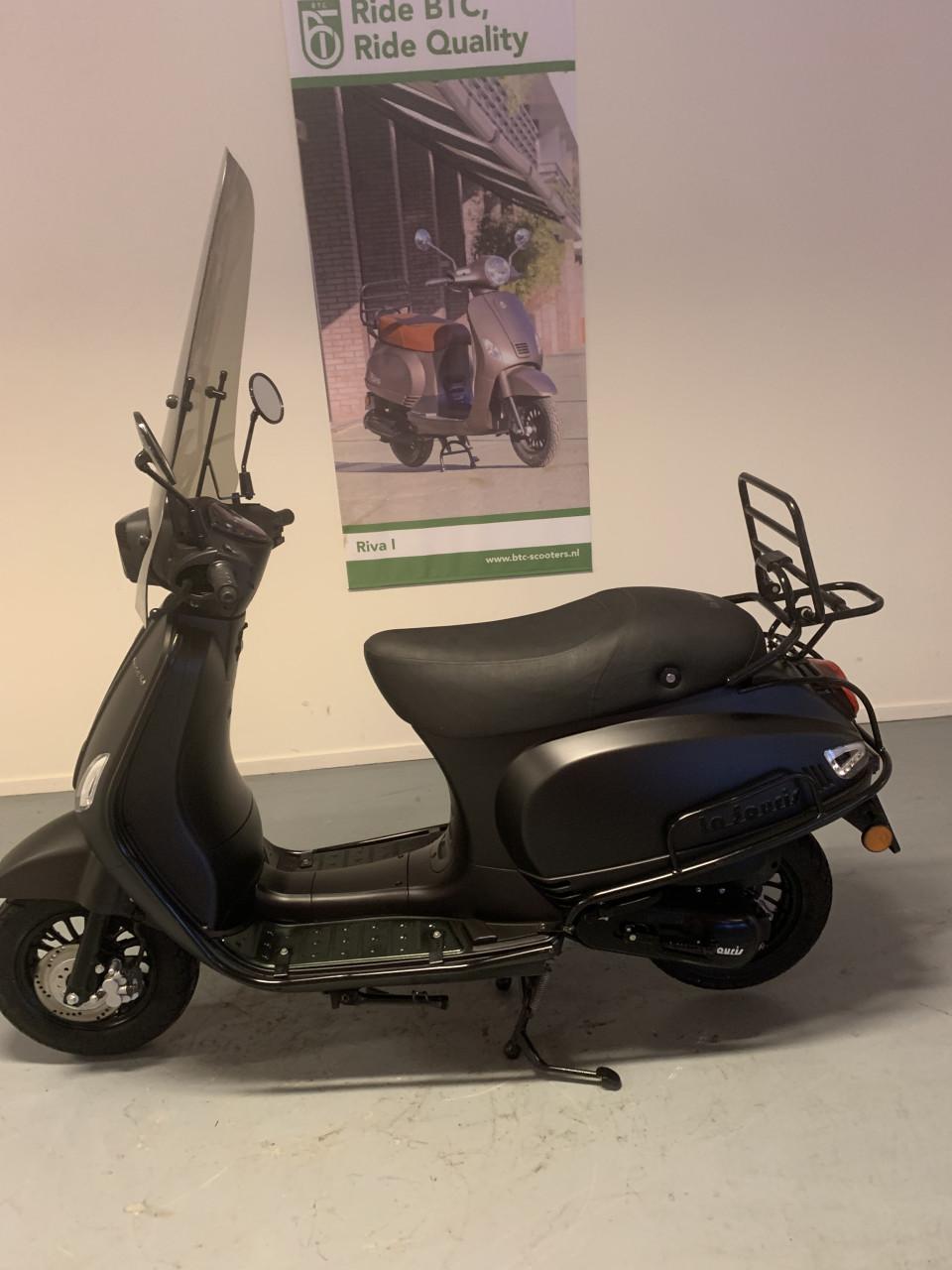 RIVA MODEL MET WINDSCHERM EN VALBEUGELS NU 895,= RIJKLAAR