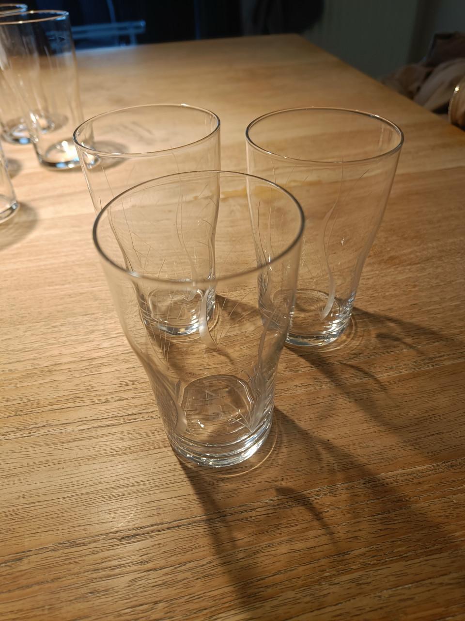 Fijne glazen, meerdere modellen, met gravering