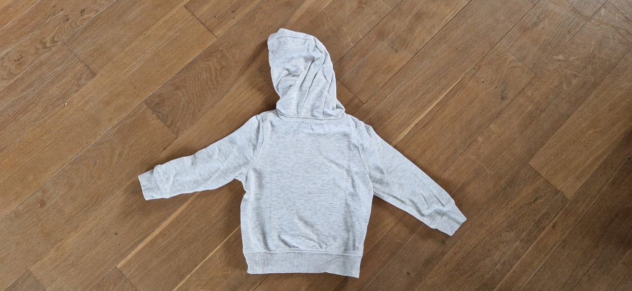 Jongens sweater maat 98
