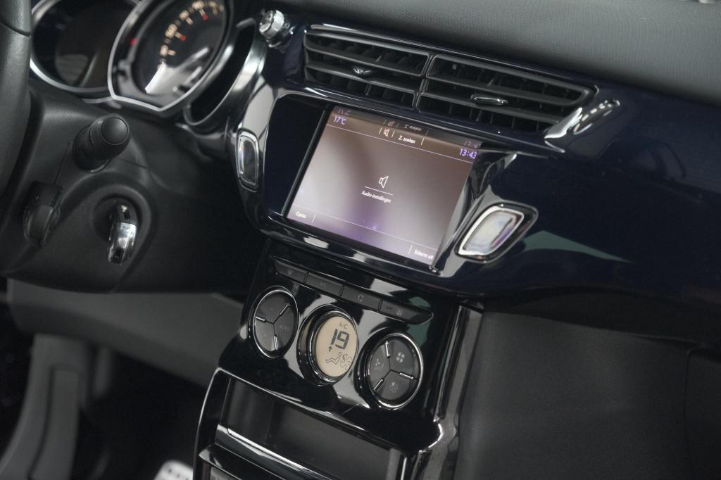 Ds Ds 3 puretech 110 so chic | camera | navigatie | parkeersensoren | clima