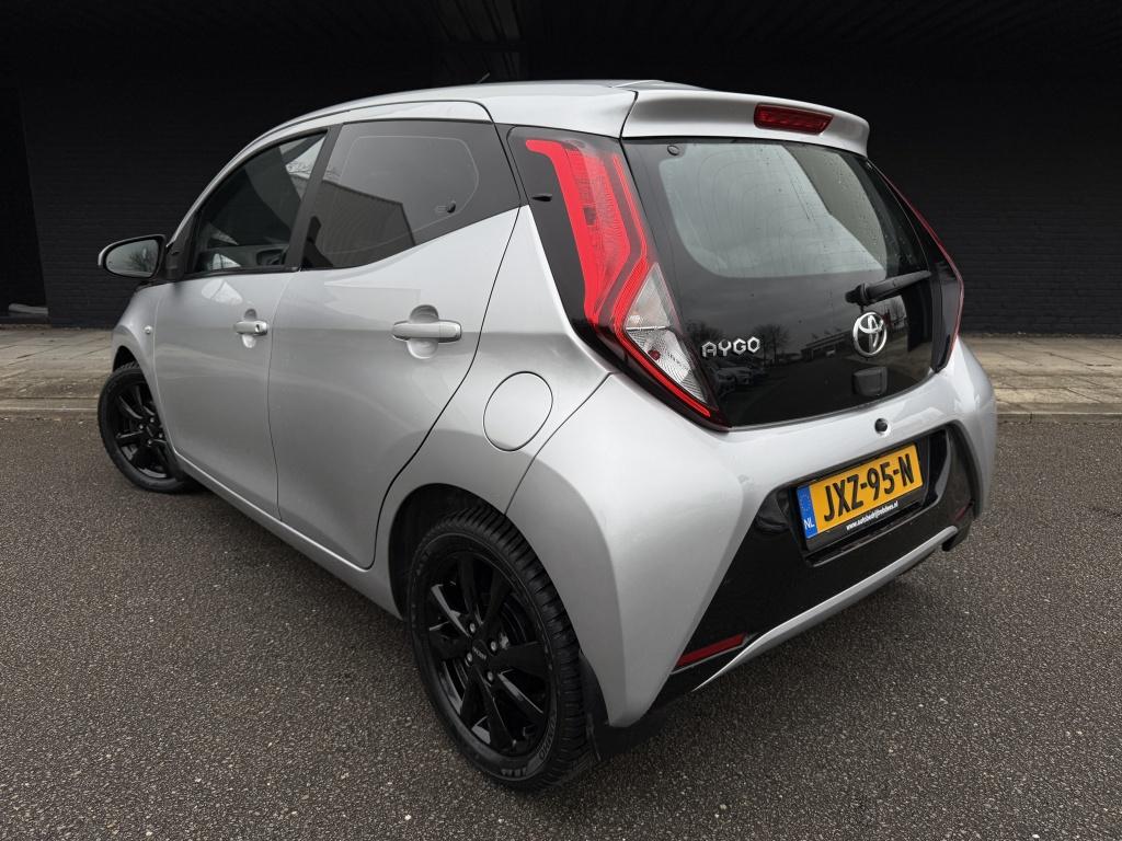 Toyota Aygo 1.0 vvt-i x-play // automaat // facelift //