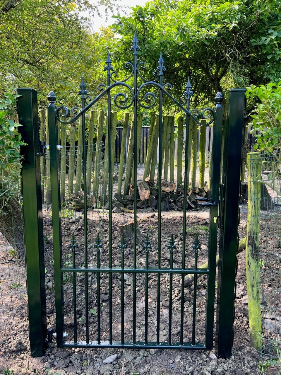 INRIJPOORTEN - TUINPOORTEN EN HEKWERKEN.