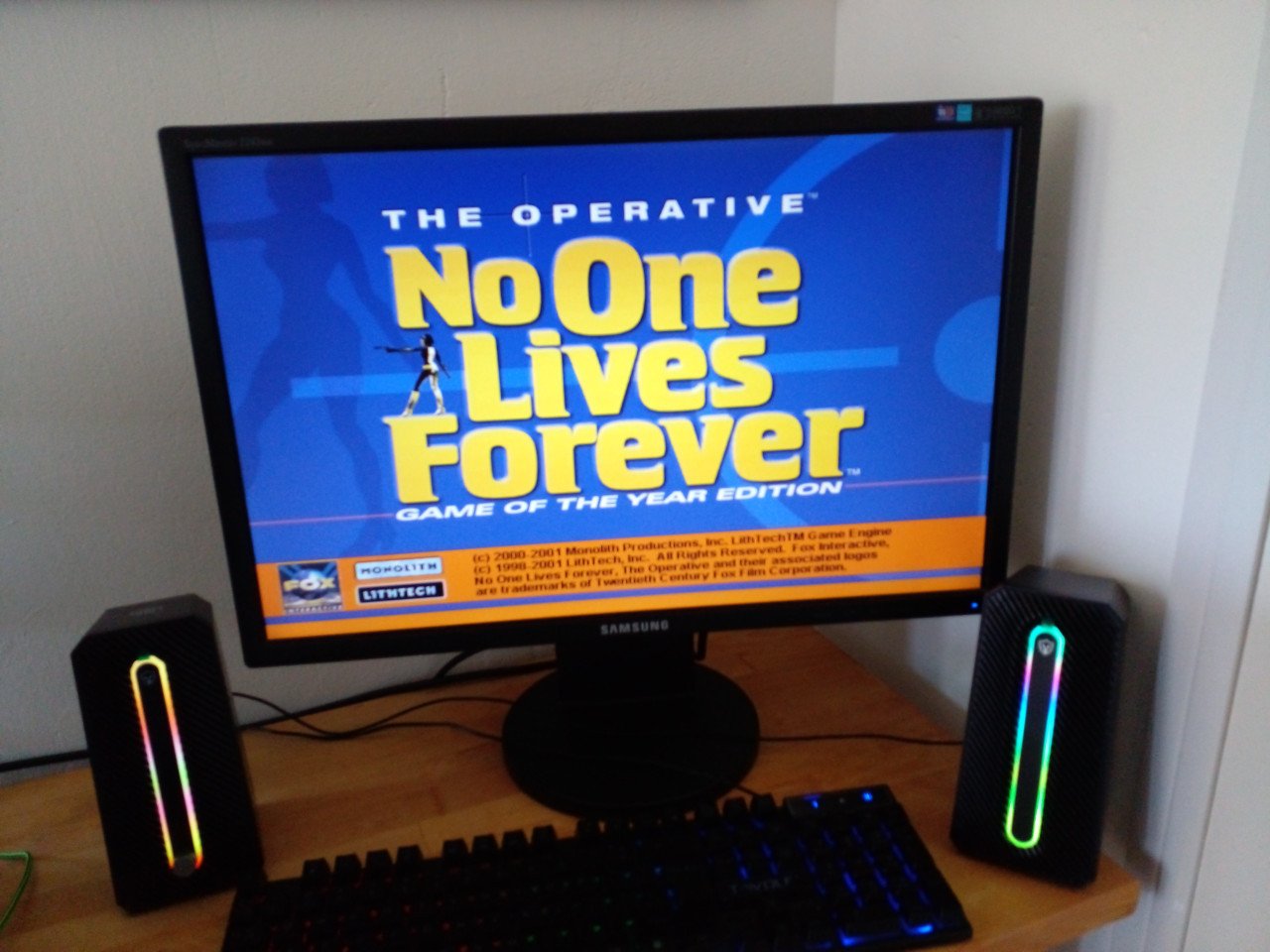 Complete computerset met monitor, wifi en veel classic games.