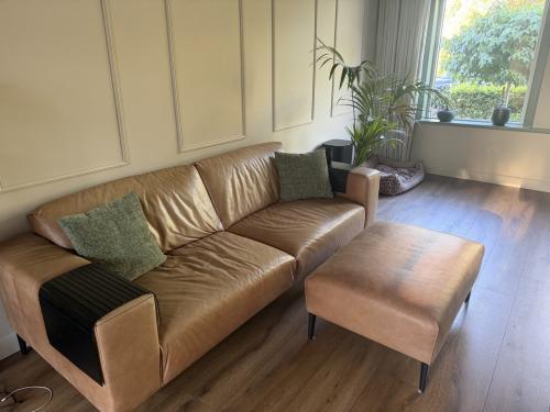 Prachtige leren 3 zits met hocker| Cognac | Zeer nette staat