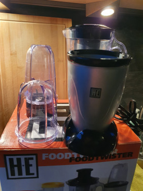 Leuk groot blenderset, HE Foodtwister in werkende en mooie staat...