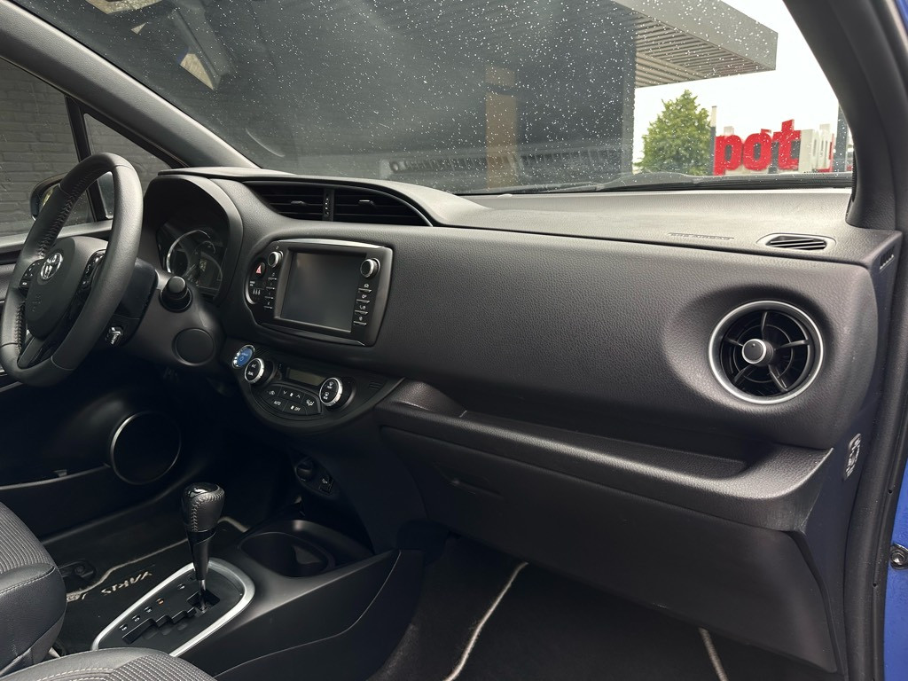 Toyota Yaris 1.5 hybride // premium uitvoering //