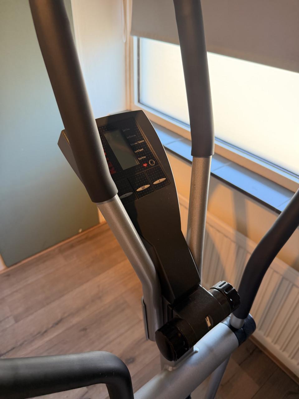 Cross trainer
