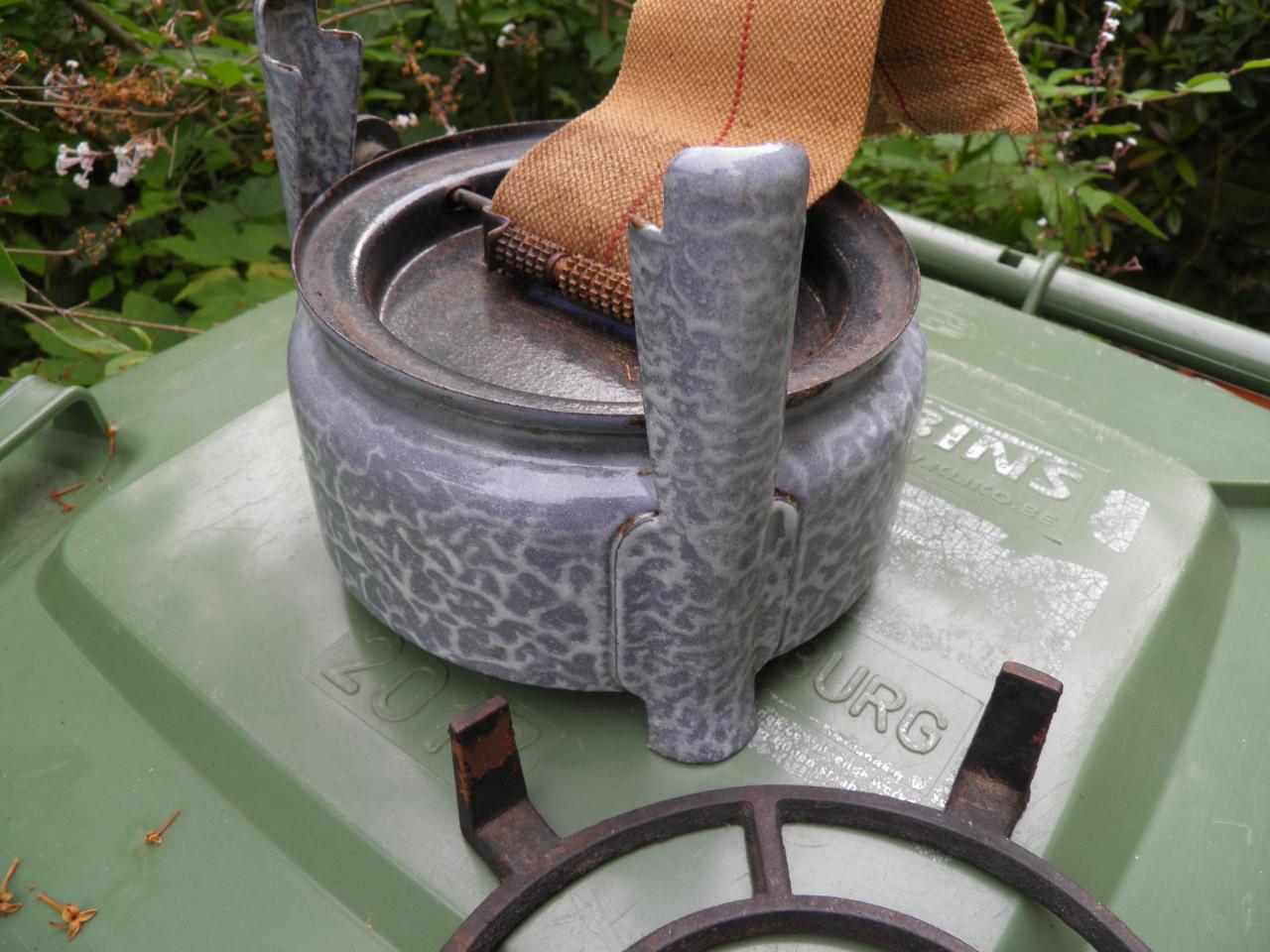 Petroleumstelletje gewolkt emaille, haller, met pit