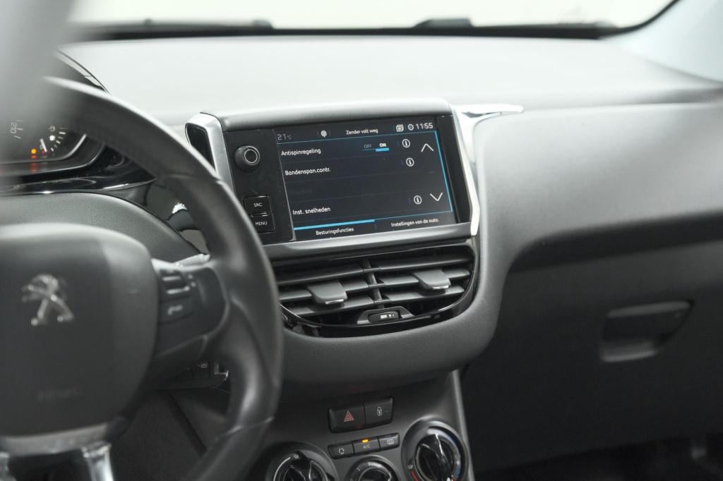 Peugeot 208 puretech 82 signature | apple carplay | parkeersensoren | navig