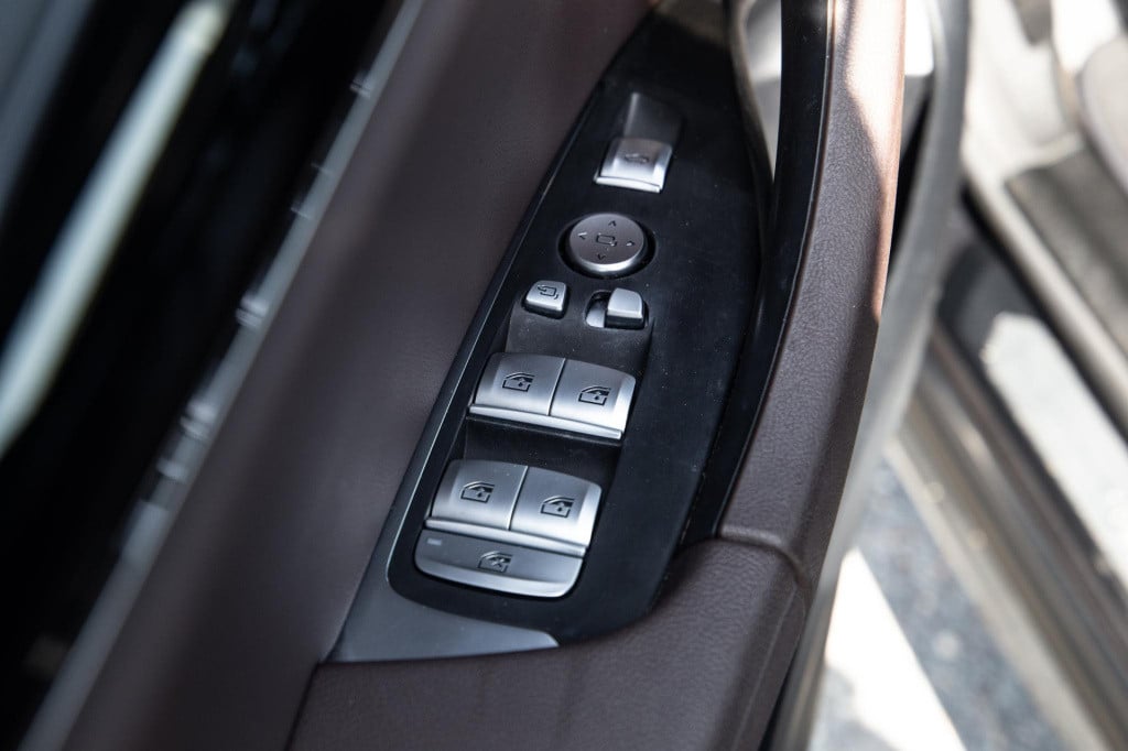 BMW Ix3 high executive 80 kwh panoramadak / carplay / bruin leer / navi