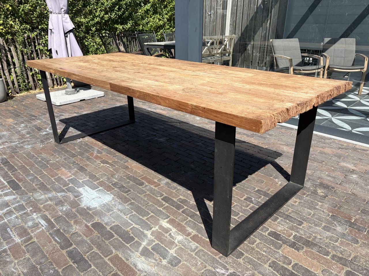 Eettafel Chunky Teak massief (240x100x77) stalen onderstel