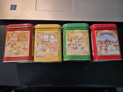 4 vintage metalen blikken met afbeeldingen van de vier seizoenen