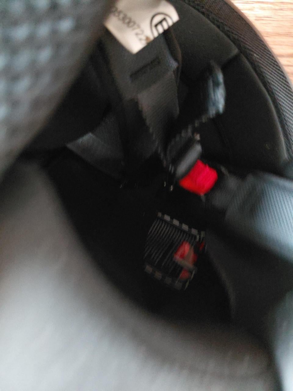 Helm met kinbescherming