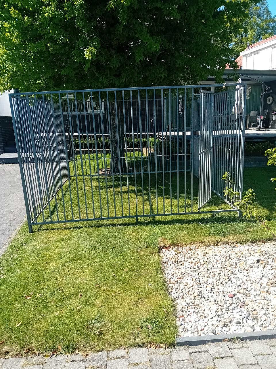 Honde kennel 3×3 m met draaideur