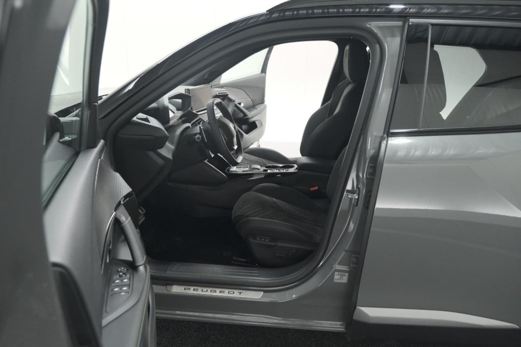 Peugeot 2008 puretech 130 eat8 gt | 360 camera | stoelmassage | adaptieve c