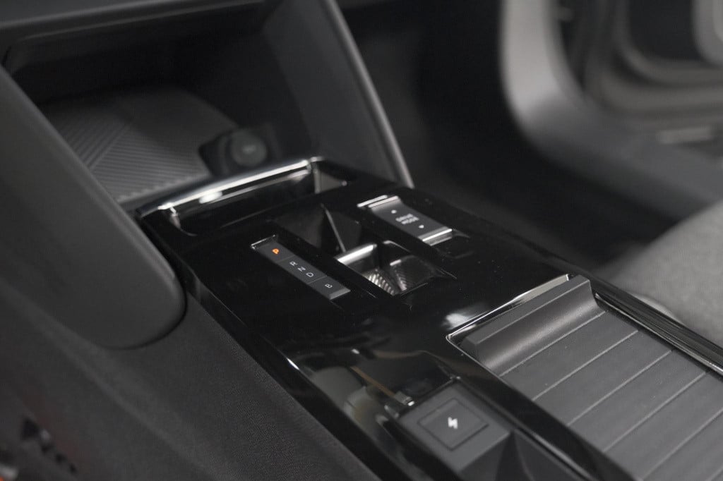 Citroen Ë-c4 shine 50 kwh | camera | pack winter | apple carplay | navigati