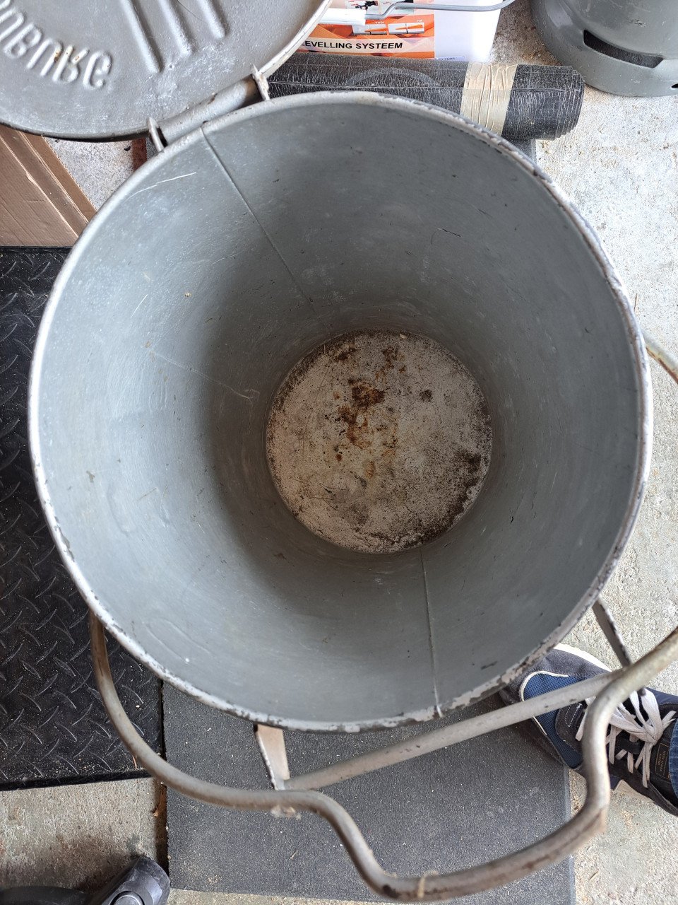 Brocante Vuilnisbak  Oost en West Souburg