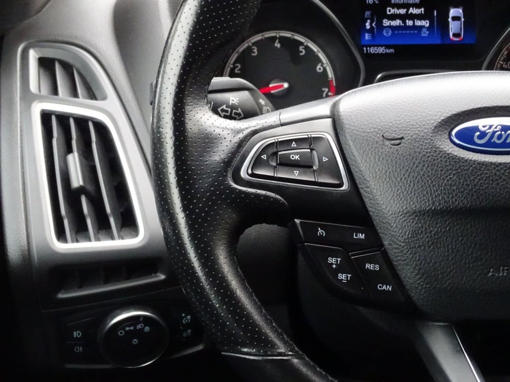 Ford Focus wagon 2.0 st-3 250pk | camera | recaro | 19"