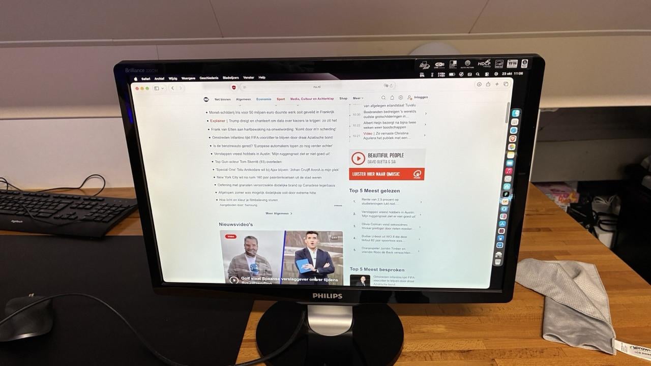 2x Philips 22 inch monitoren - type 220CW