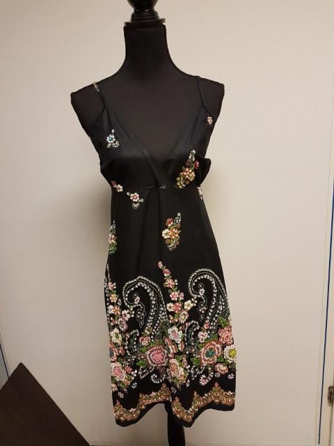 Jurk met parels en borduursels en vestje