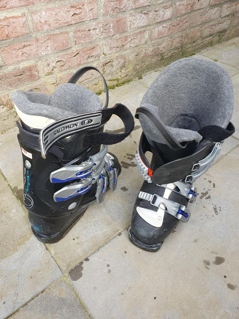 Skies + stokken + schoenen