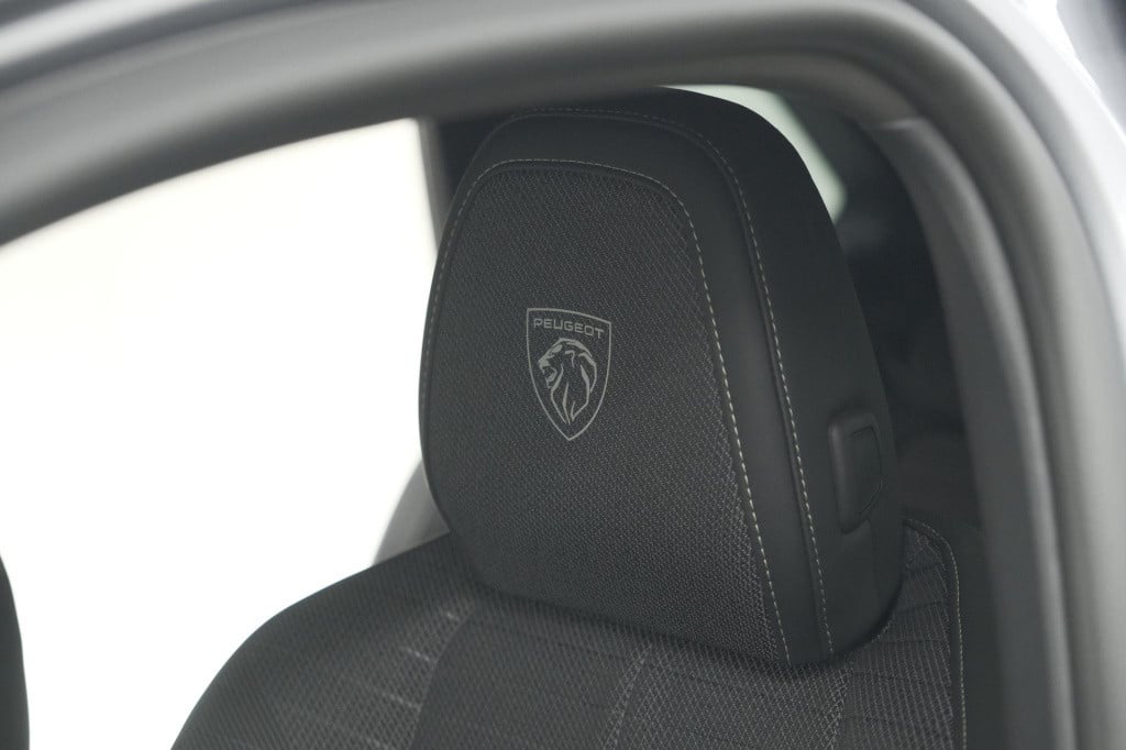Peugeot 5008 1.2 hybrid 145 gt | panoramadak | camera | elektrische achterk