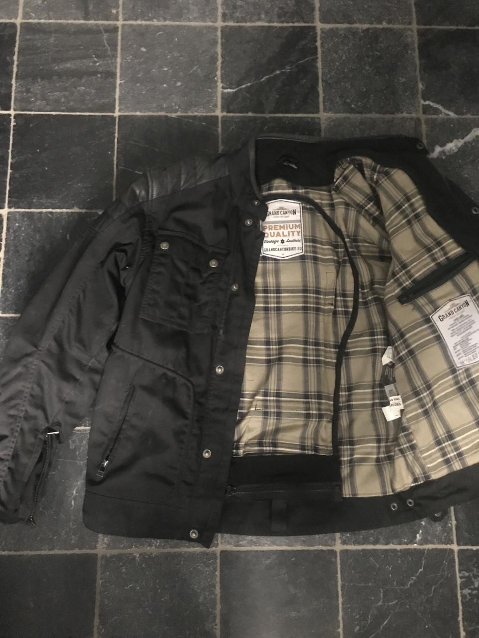 Grand Canyon Douglas Wax Heren motor jas maat L en 2 motorhelmen