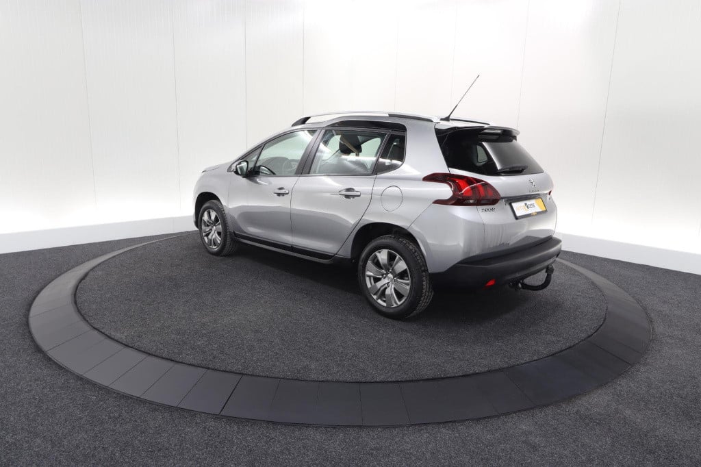 Peugeot 2008 puretech 82 blue lion | trekhaak | panoramadak | navigatie | p