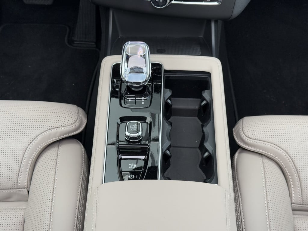 Volvo XC90 t8 awd ultra dark luchtvering | facelift | nieuwpr. € 107.559 |