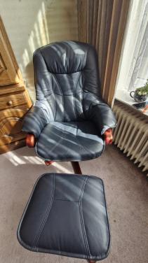 Draaistoel met voetensteun/poef