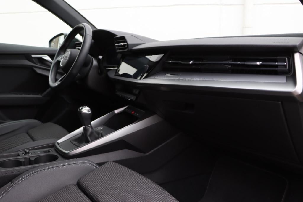 Audi A3 limousine 35 tfsi s edition 150pk carplay | camera | parkassist | a