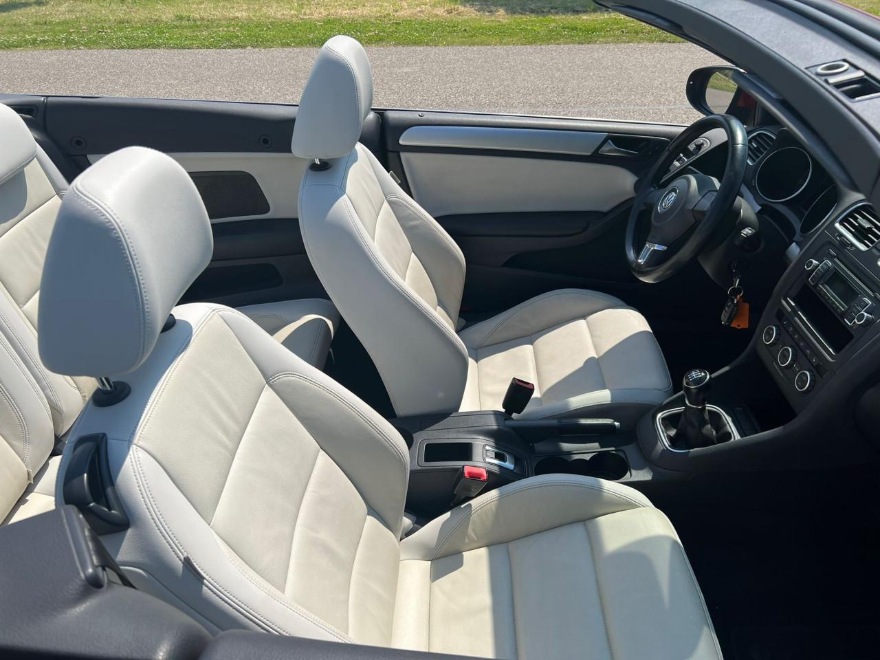 VW Golf Cabriolet uit 2012 met slechts 129.000 km LED/Airco/Leer