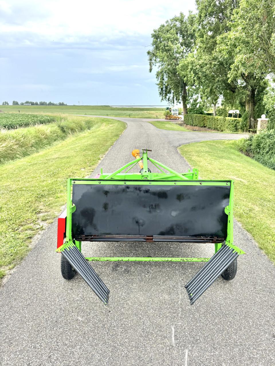 Unia Wega 1400 voorraadrooier