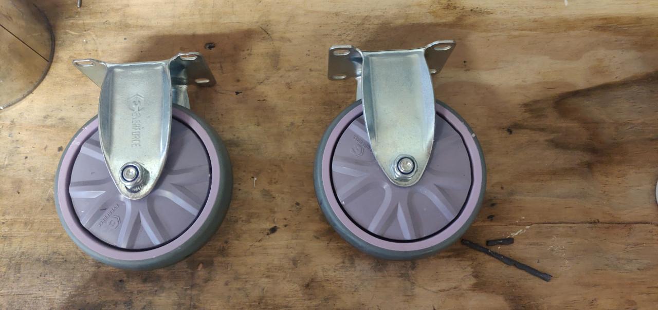 Set van 4 (2 zwenk- en 2 bokwielen met rem), Ø 12,5 cm