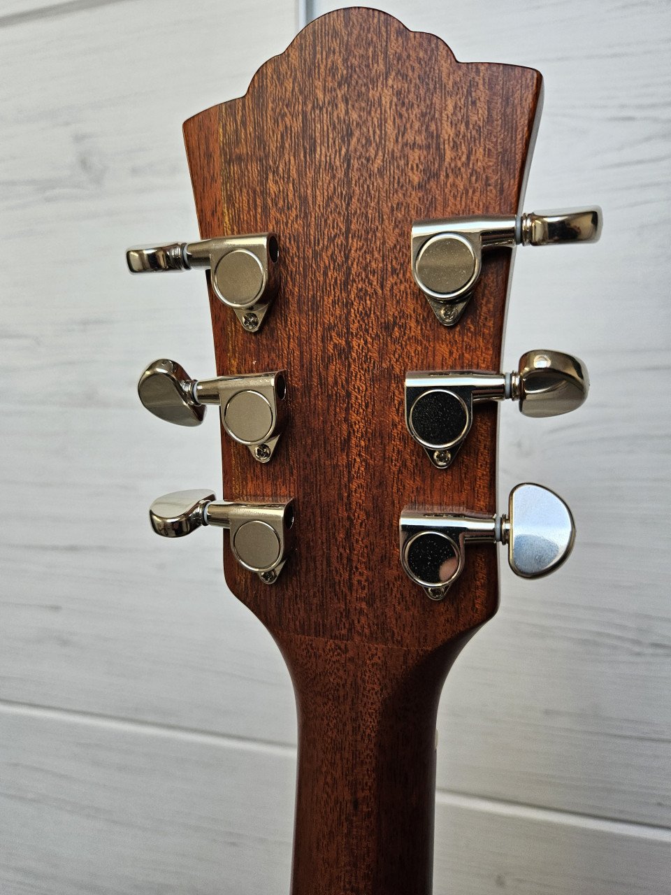 Guild D-125CE GAD Semi-akoestisch