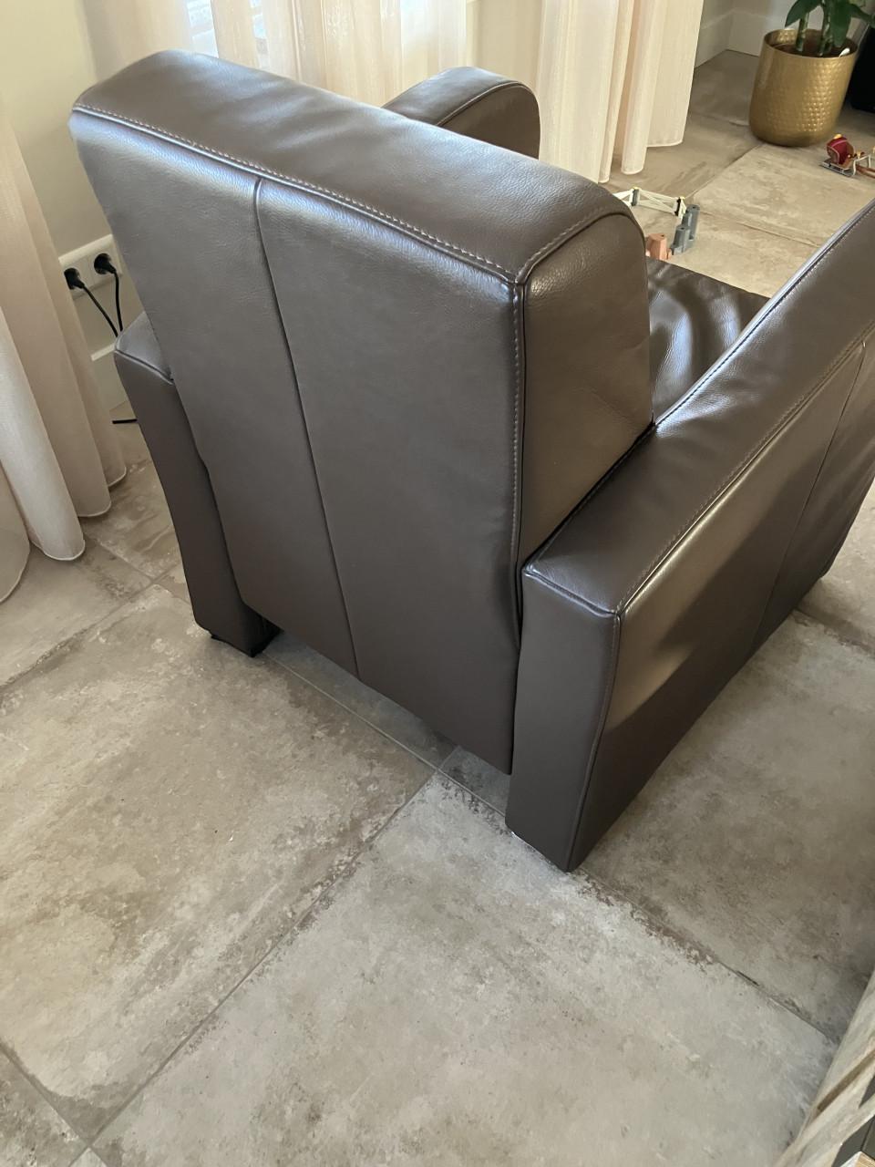 2 lederen  fauteuils