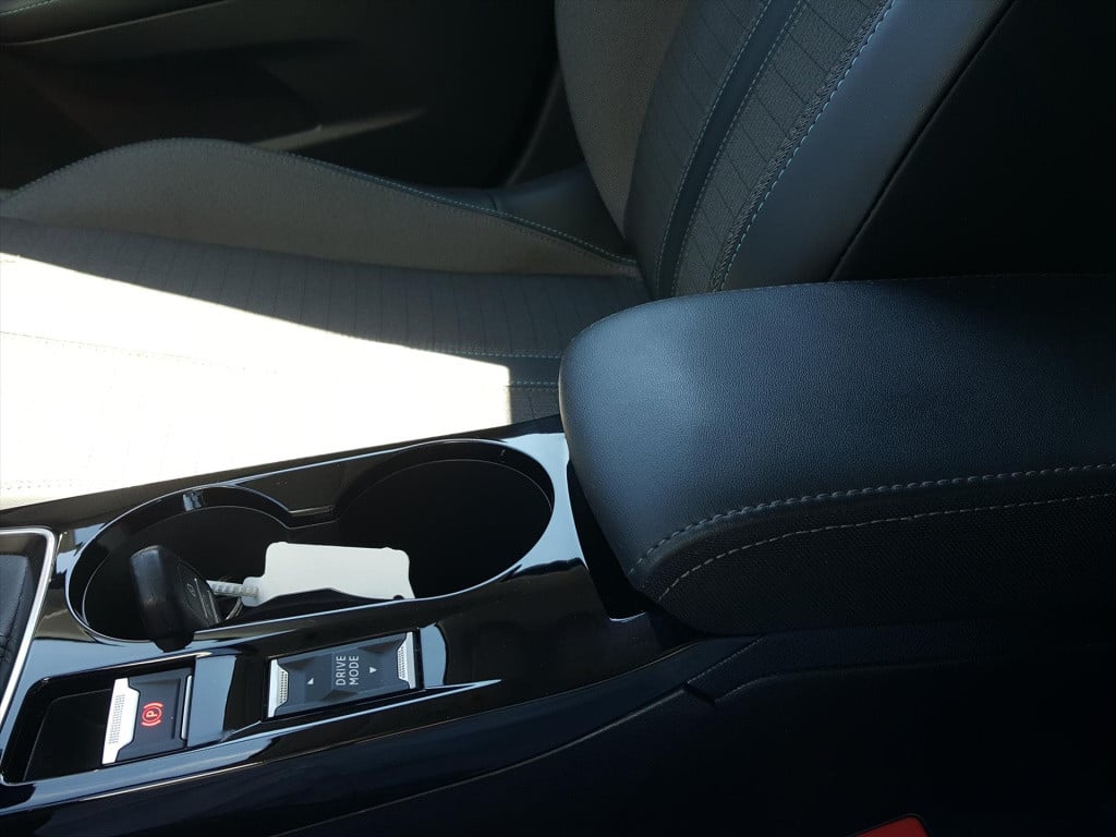 Peugeot 208 1.2 puretech 100pk allure navigatie | 3d-cockpit | afneembare t