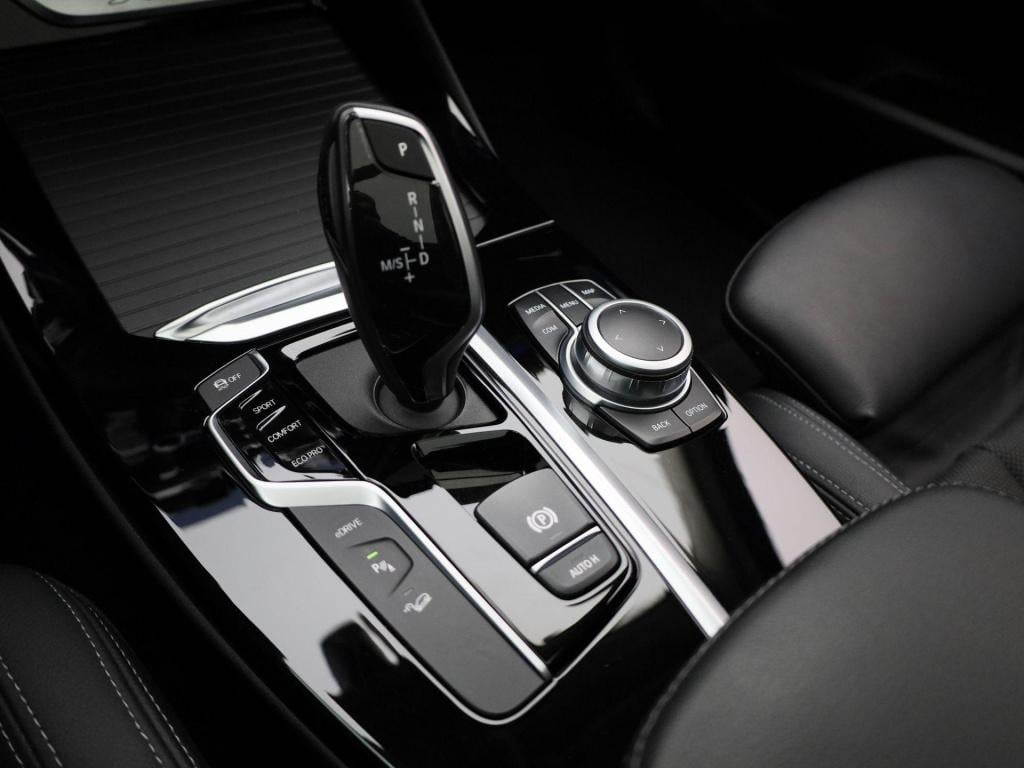 BMW X3 xdrive30e (135 kw) | automaat | panoramadak | trekhaak 2.000 kg | st