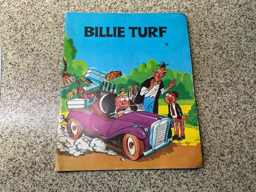 Verschillende stripboekjes van Billie en Bessie Turf en Sjors en Sjimmie.