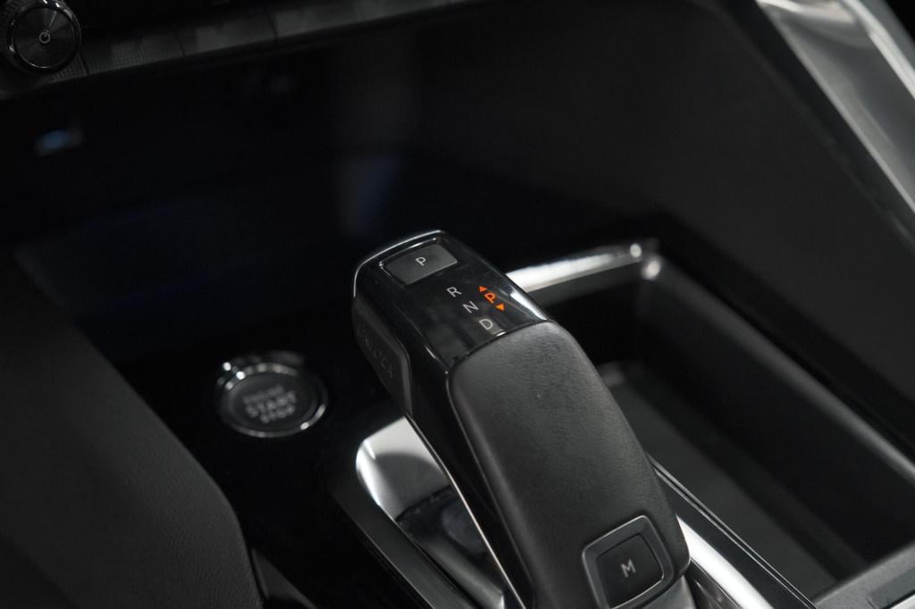 Peugeot 3008 puretech 130 eat8 allure | camera | stoelverwarming | apple ca