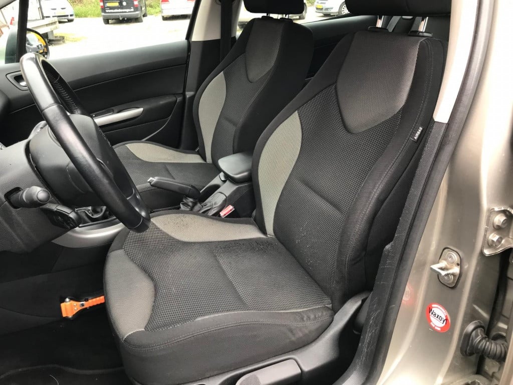 Peugeot 308 1.6 vti mill. 200