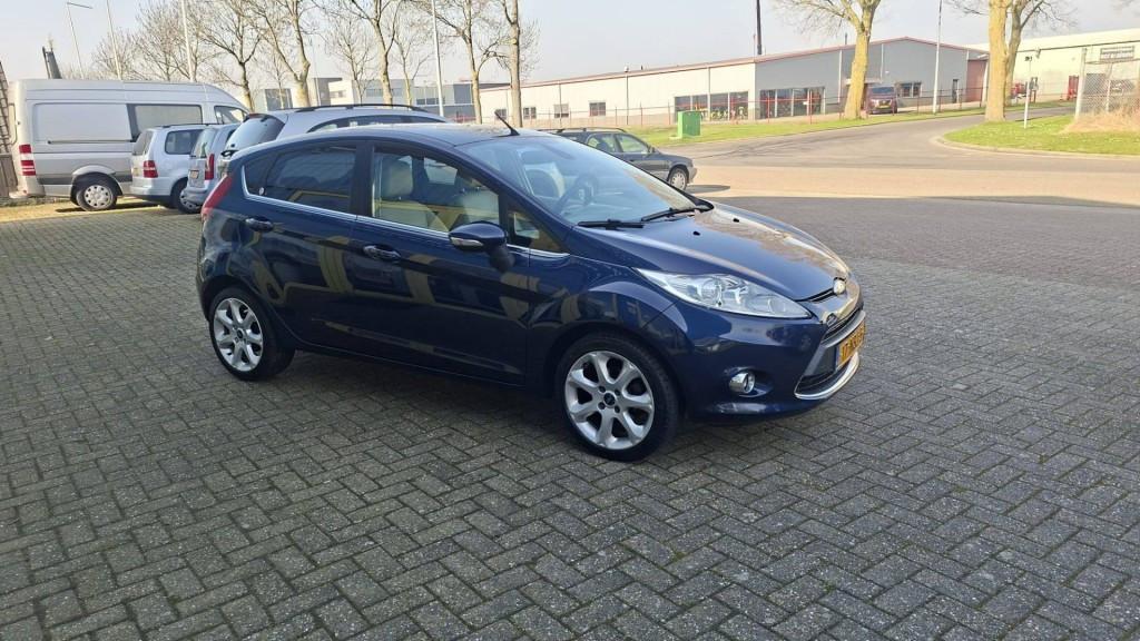 Ford Fiesta 1.4i Ghia 5deurs bj:2010 airco-leer apk 2027 i.z.g.st