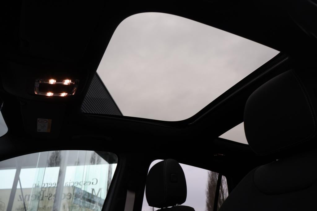 Mercedes-Benz Gla-klasse 180 amg line i 2025 i panorama dak i manufaktur al