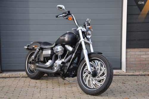Harley-Davidson FXDB Street Bob 15500 kms!