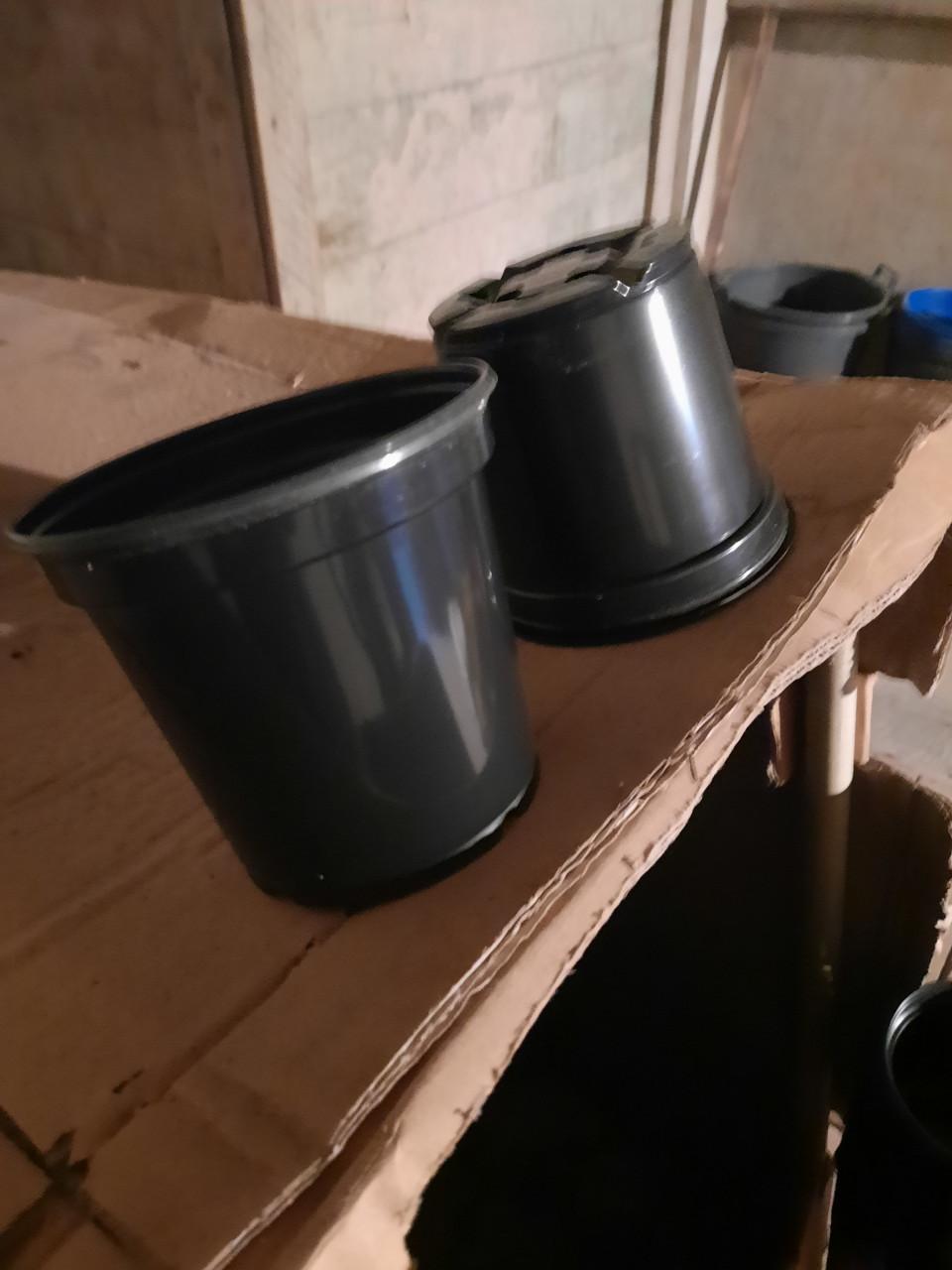 Partij ongebruikte plastic potten P14