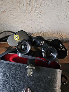 Crest verrekijker 10x50 met draagriem en leren koker