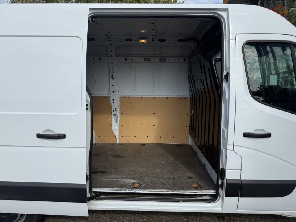 Renault Master t35 2.3 dci 135 l2h2 | trekhaak | navi | carplay | cruisec. 