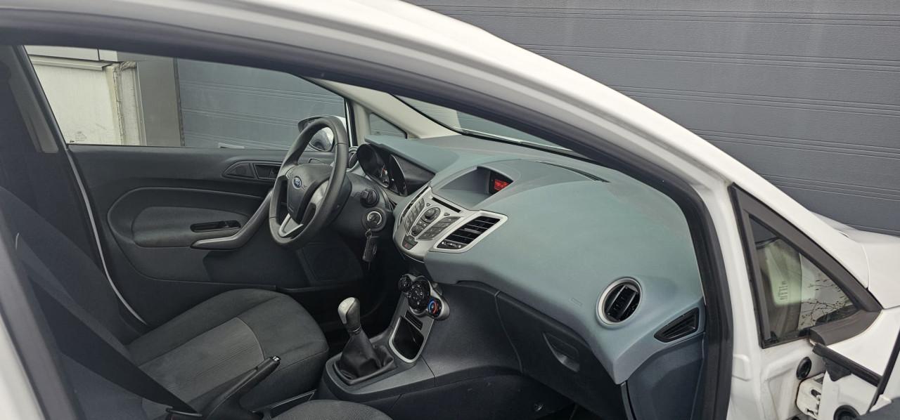 TE KOOP FORD FIESTA 1.25 LIMITED EURO 5 MET TREKHAAK EN AIRCO