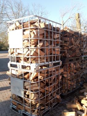 Haardhout brandhout kachelhout aanmaakhout stammen